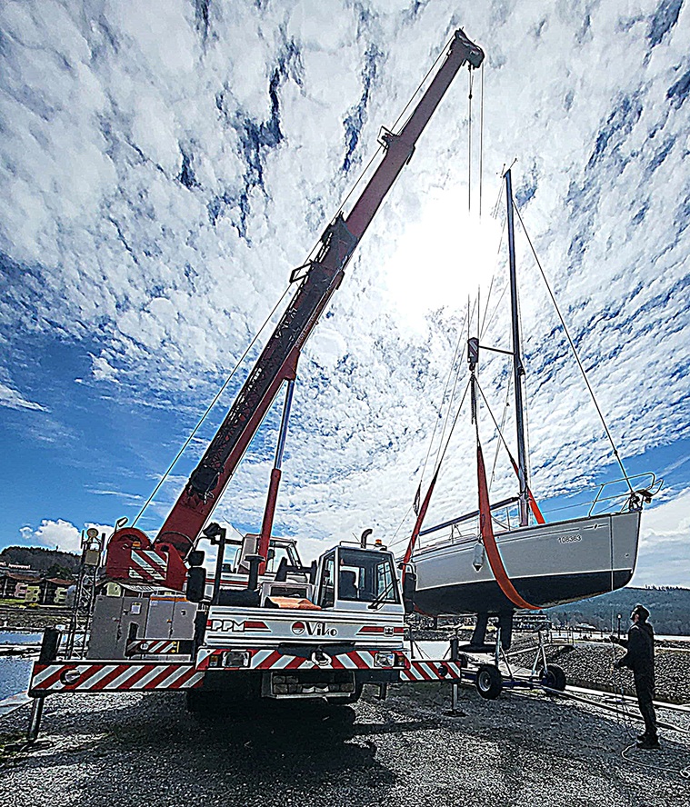 crane-arm-with-sign